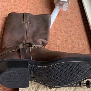 New never worn Frye boots 8.5